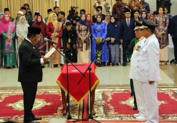  Ini Pesan Plt Gubri Kepada Wardan-Syamsudin Usai Dilantik